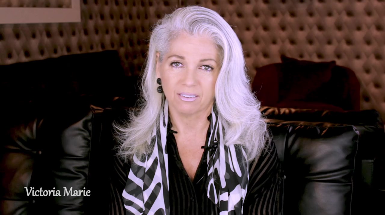 Gray Is the New Blonde screenshot 3