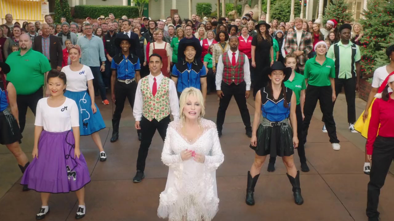 Dolly Parton's Mountain Magic Christmas screenshot 2