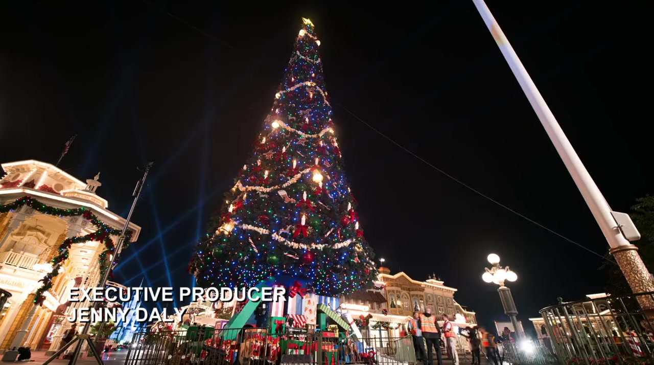 Decorating Disney: Holiday Magic screenshot 1