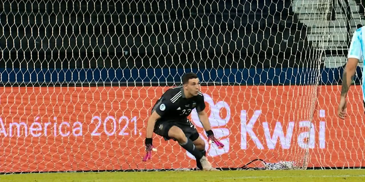 Dibu Martínez: El pibe que ataja el tiempo screenshot 2