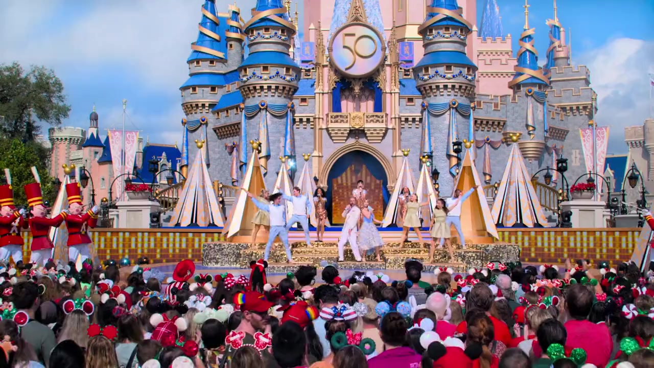 Disney Parks Magical Christmas Day Parade screenshot 1