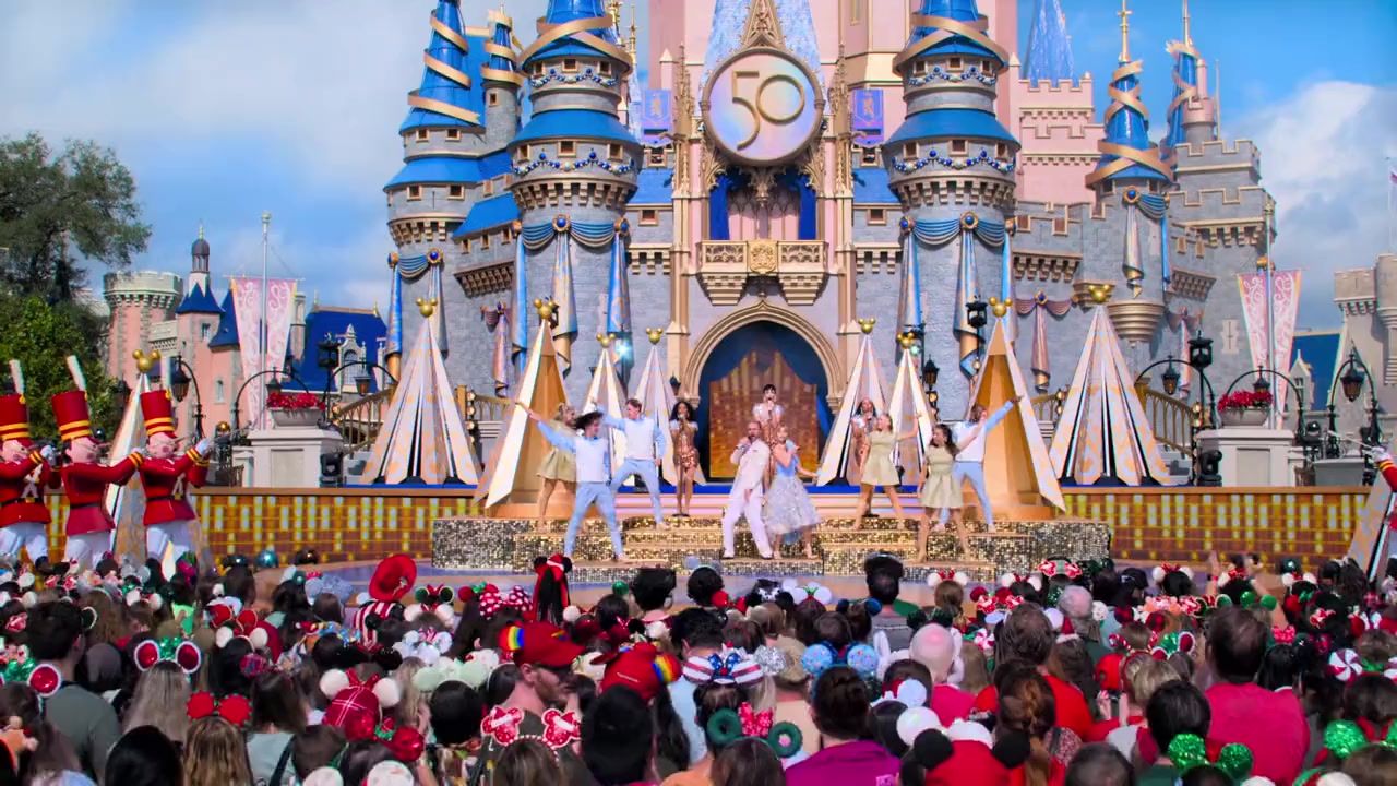 Disney Parks Magical Christmas Day Parade screenshot 1