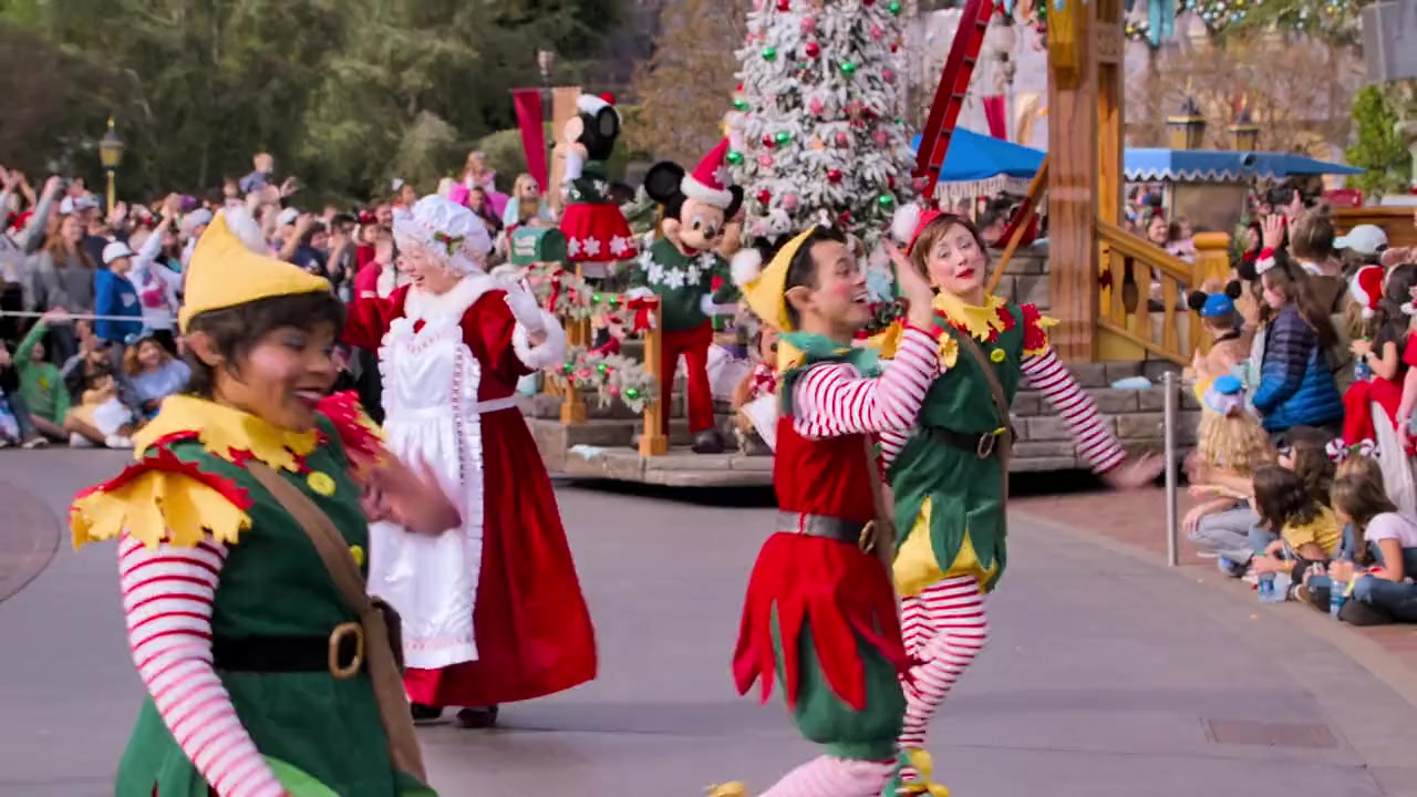 Disney Parks Magical Christmas Day Parade screenshot 3