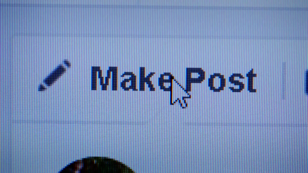 Inside Facebook: Secrets of the Social Network screenshot 1
