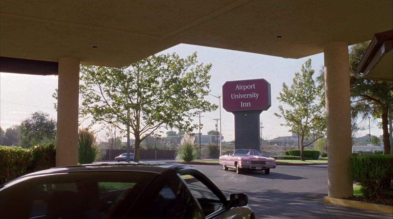 Elvis Has Left the Building screenshot 1