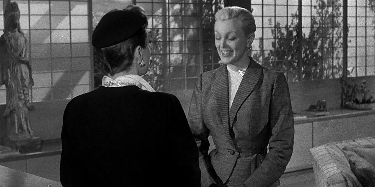 Female on the Beach screenshot 3