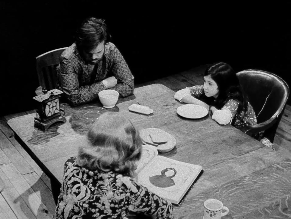 Film About a Woman Who... screenshot 3