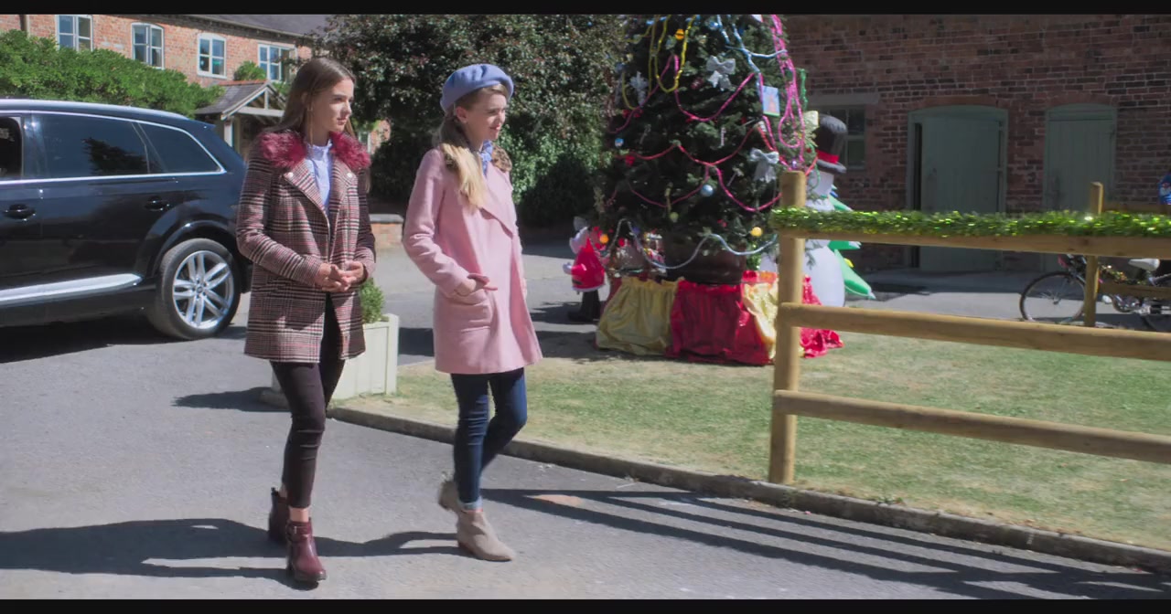 Free Rein: The Twelve Neighs of Christmas screenshot 2