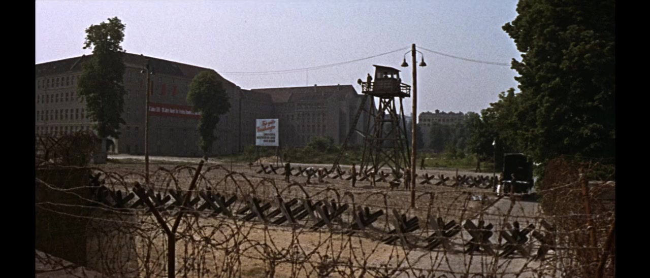 Funeral in Berlin screenshot 3