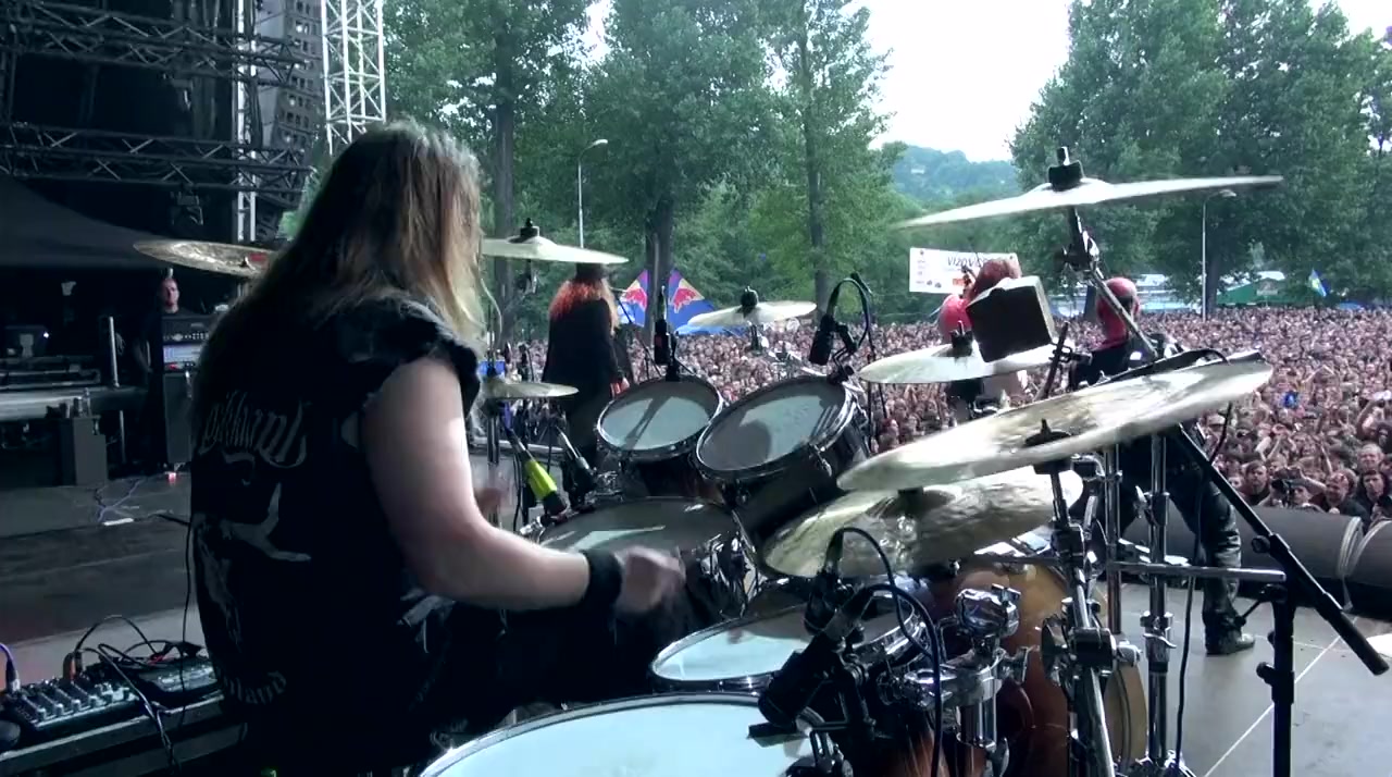 Korpiklaani: Live at Masters of Rock screenshot 2