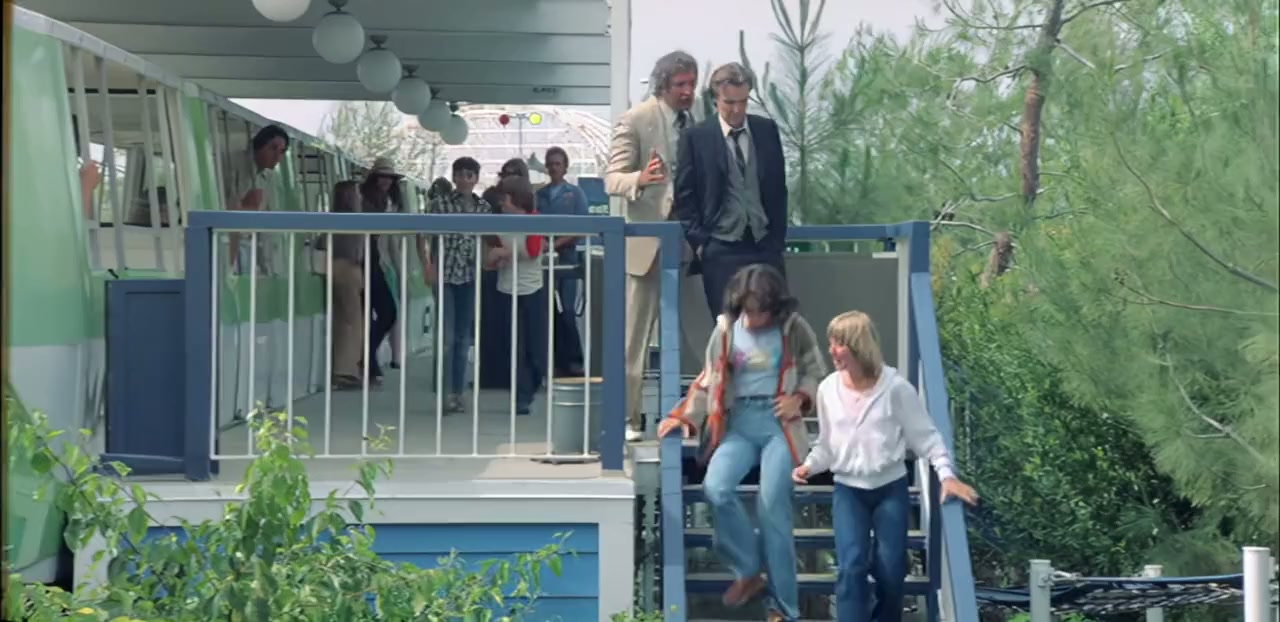 Kiss Meets the Phantom of the Park screenshot 1