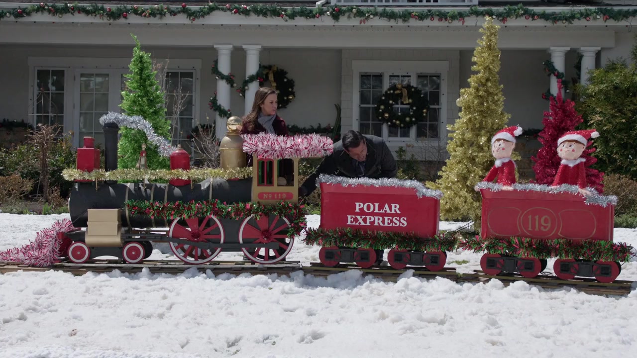 Haul Out the Holly: Lit Up screenshot 1