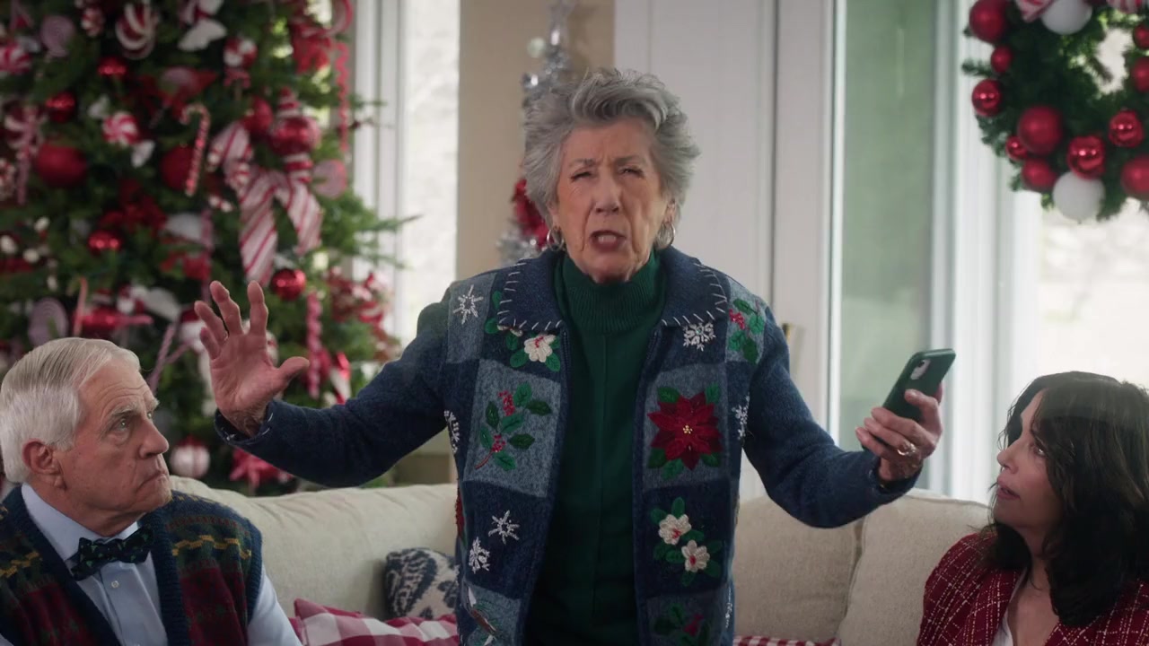 Haul Out the Holly: Lit Up screenshot 3