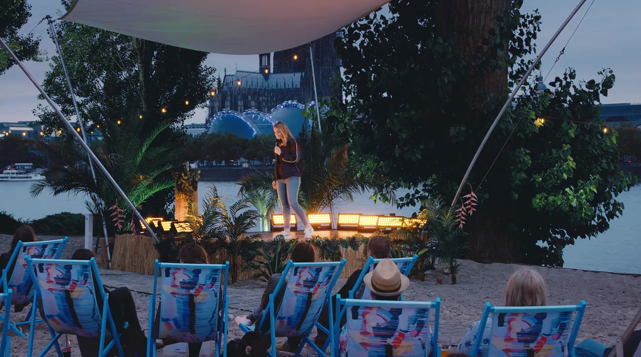 Hazel Brugger: Tropical screenshot 1