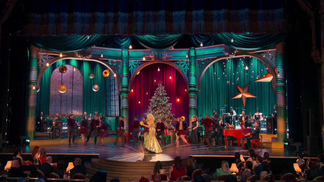 Hannah Waddingham: Home for Christmas screenshot 2