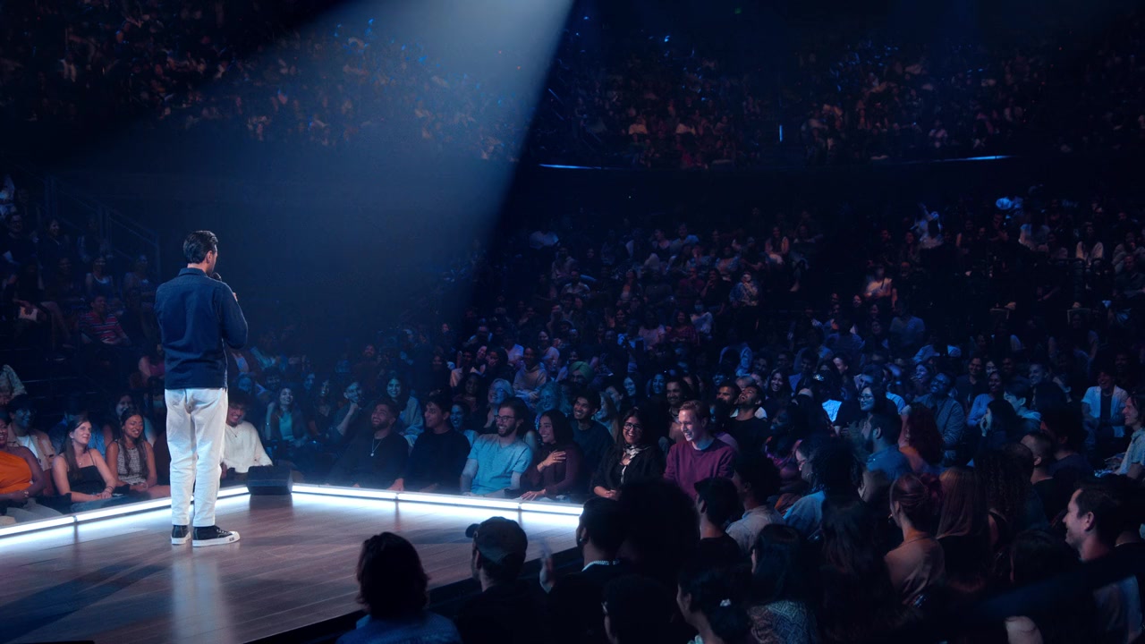 Hasan Minhaj: Off with His Head screenshot 2