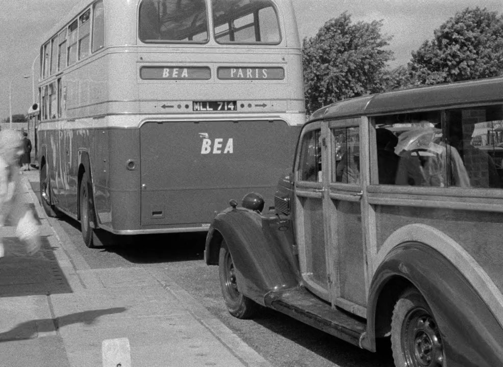 Innocents in Paris screenshot 1