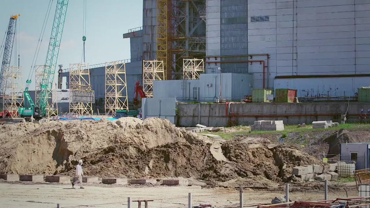 Nova Building Chernobyl's Mega Tomb screenshot 1