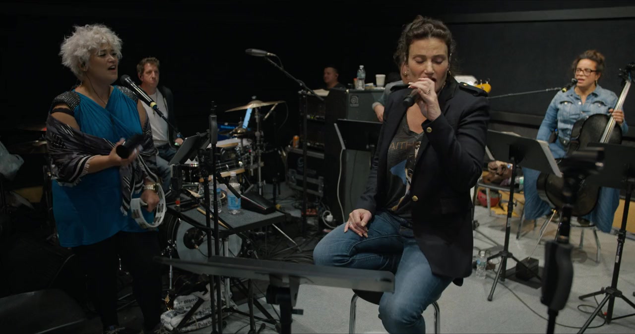 Idina Menzel: Which Way to the Stage? screenshot 3