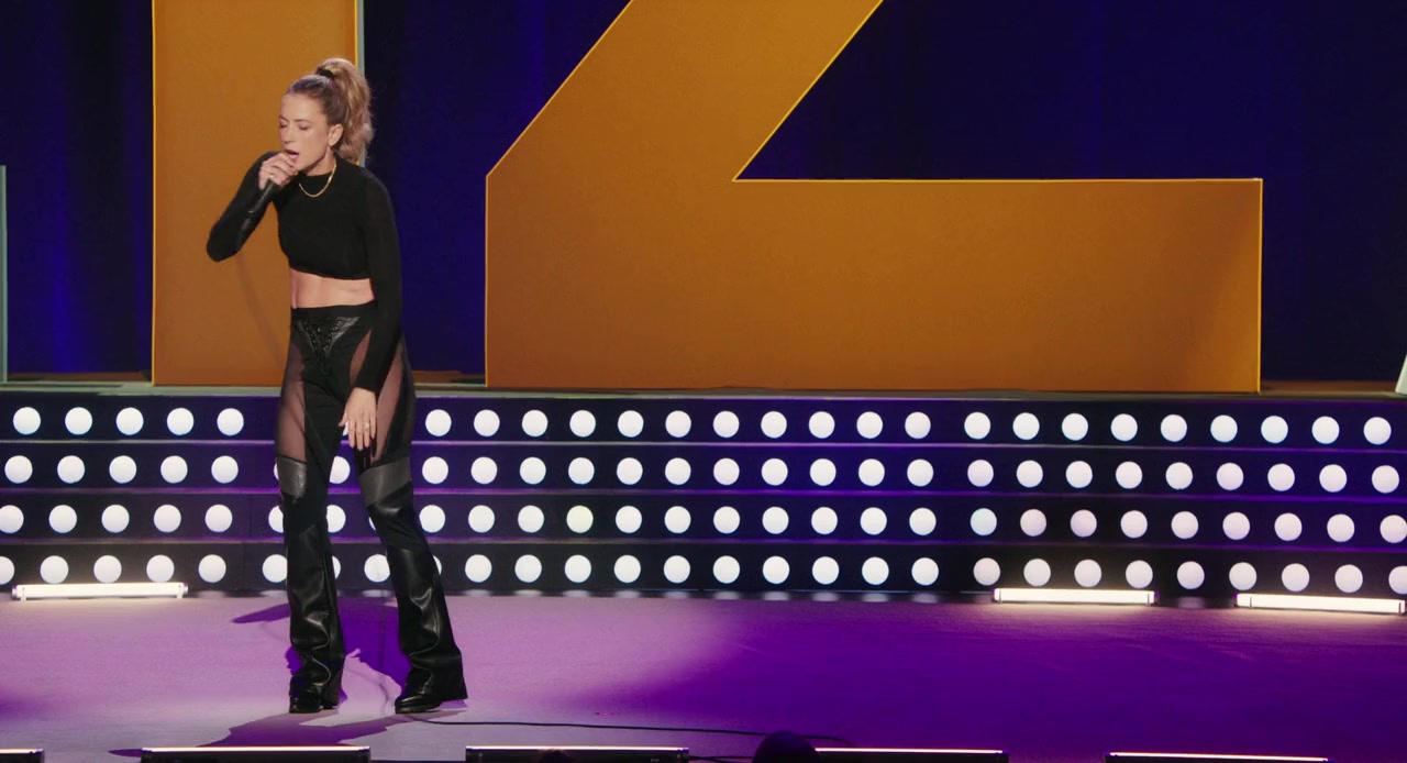 Iliza Shlesinger: A Different Animal screenshot 1