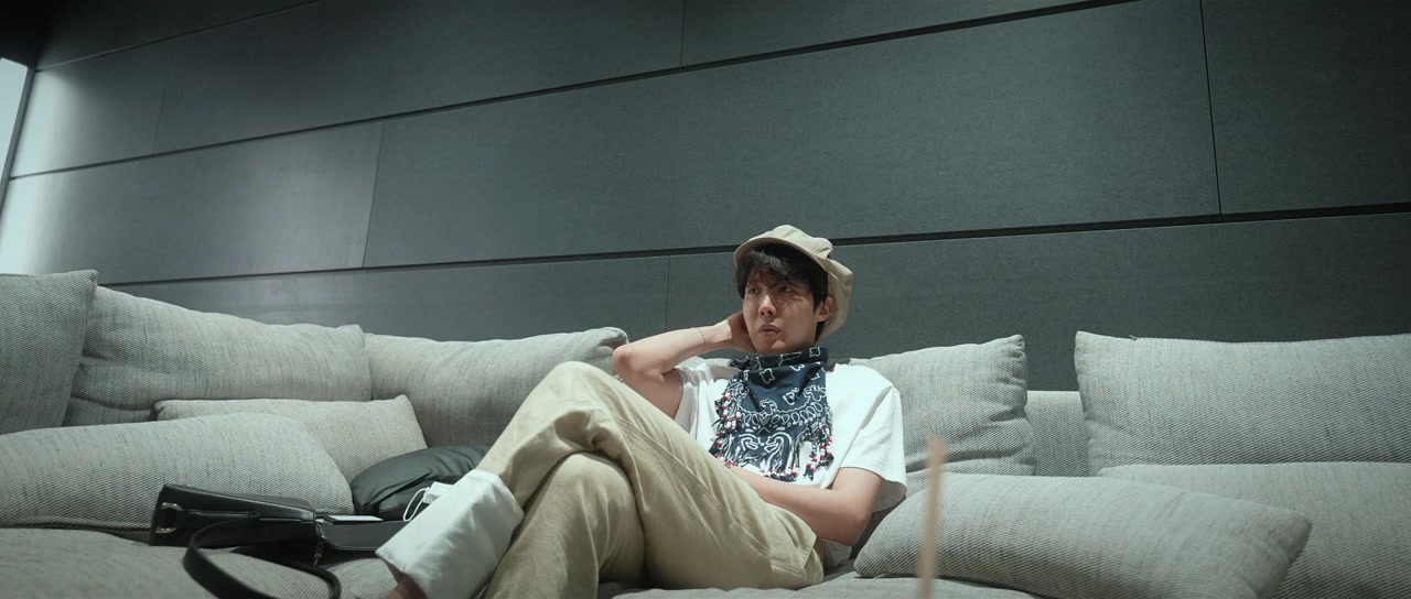 J-hope in the Box screenshot 1