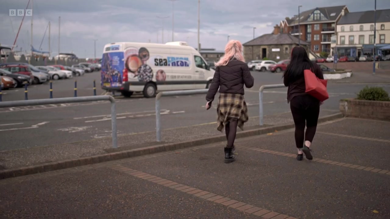 Janet Devlin: Young, Female & Addicted screenshot 2