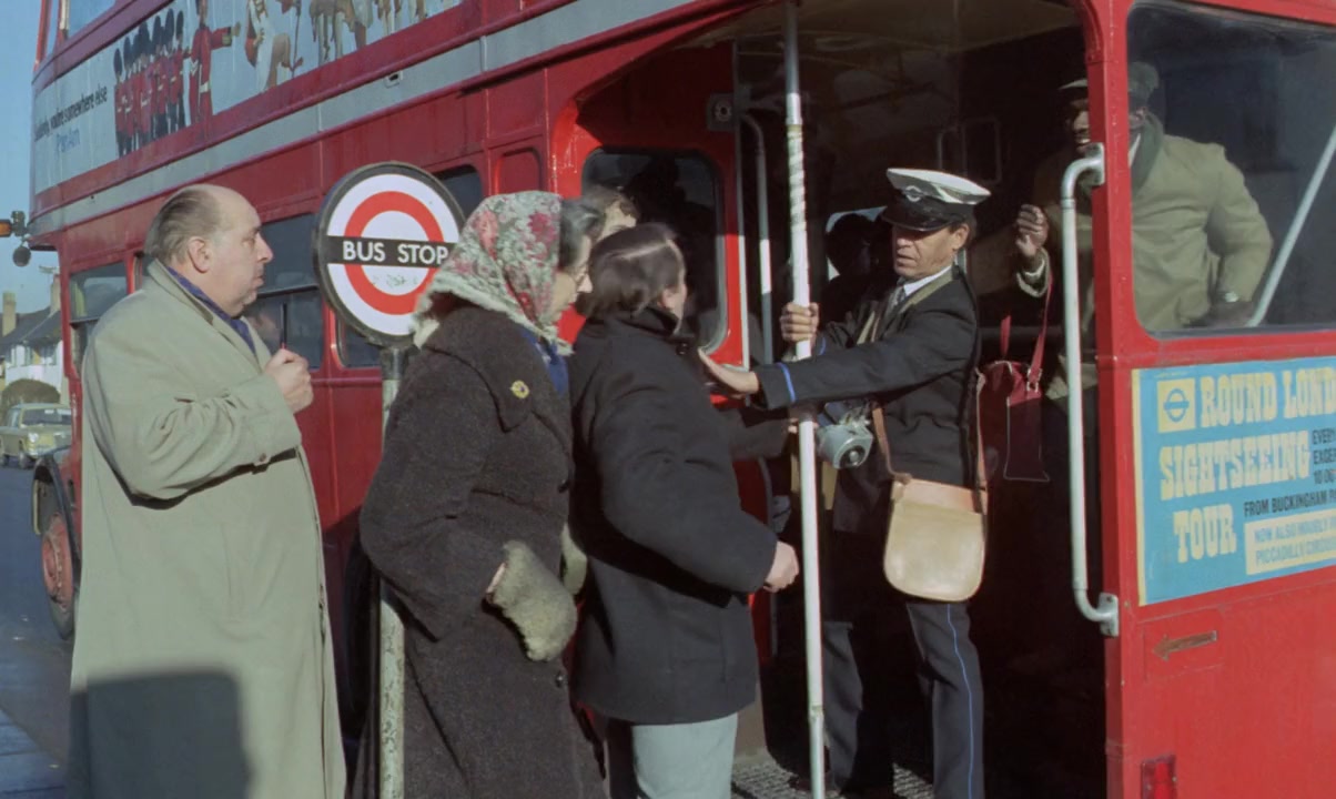 Love Thy Neighbour screenshot 3