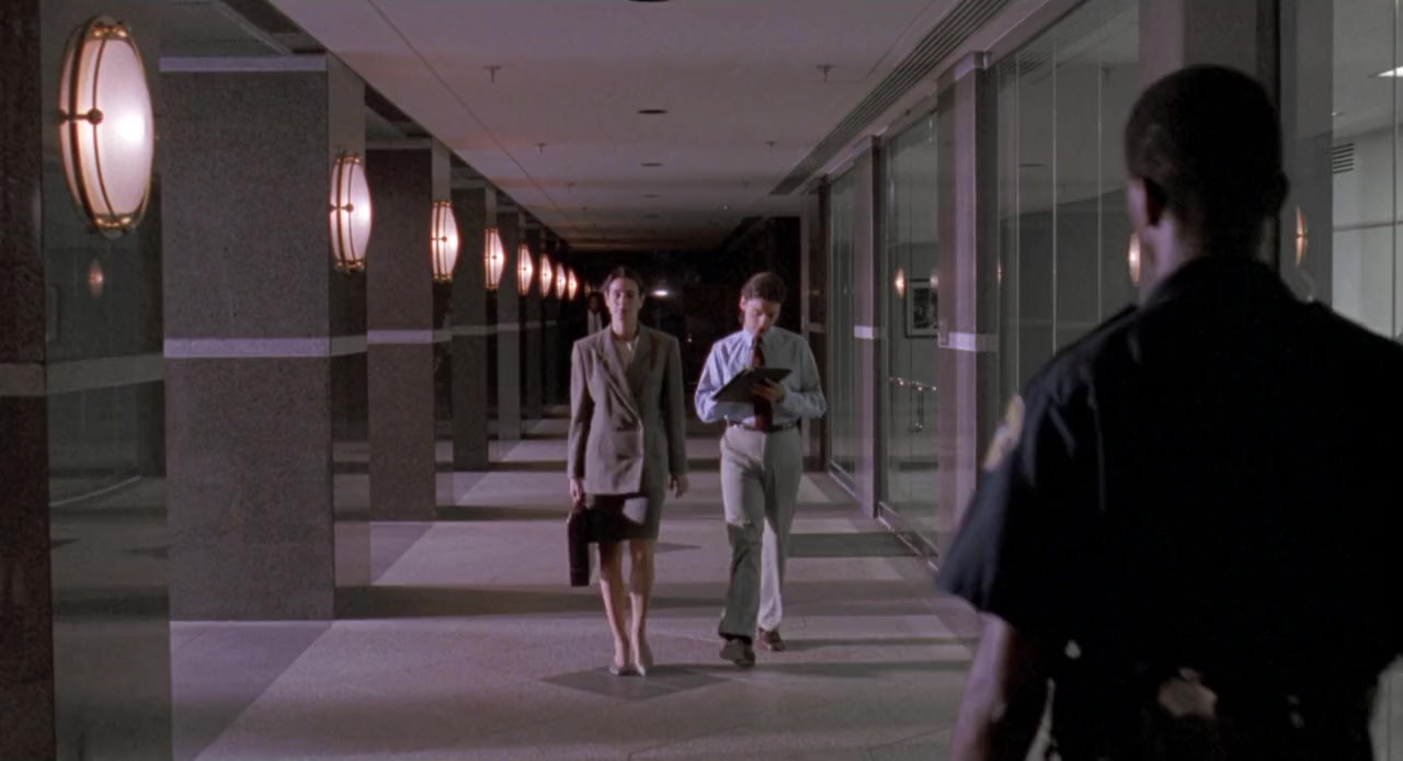 Love Crimes screenshot 2