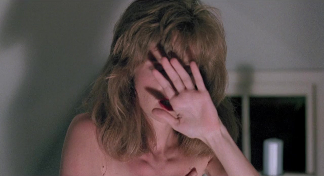 Love Crimes screenshot 3