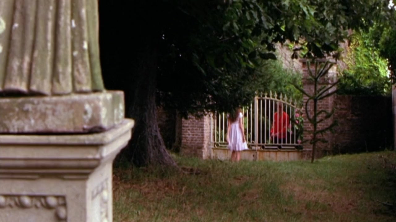 Love & Distrust screenshot 1