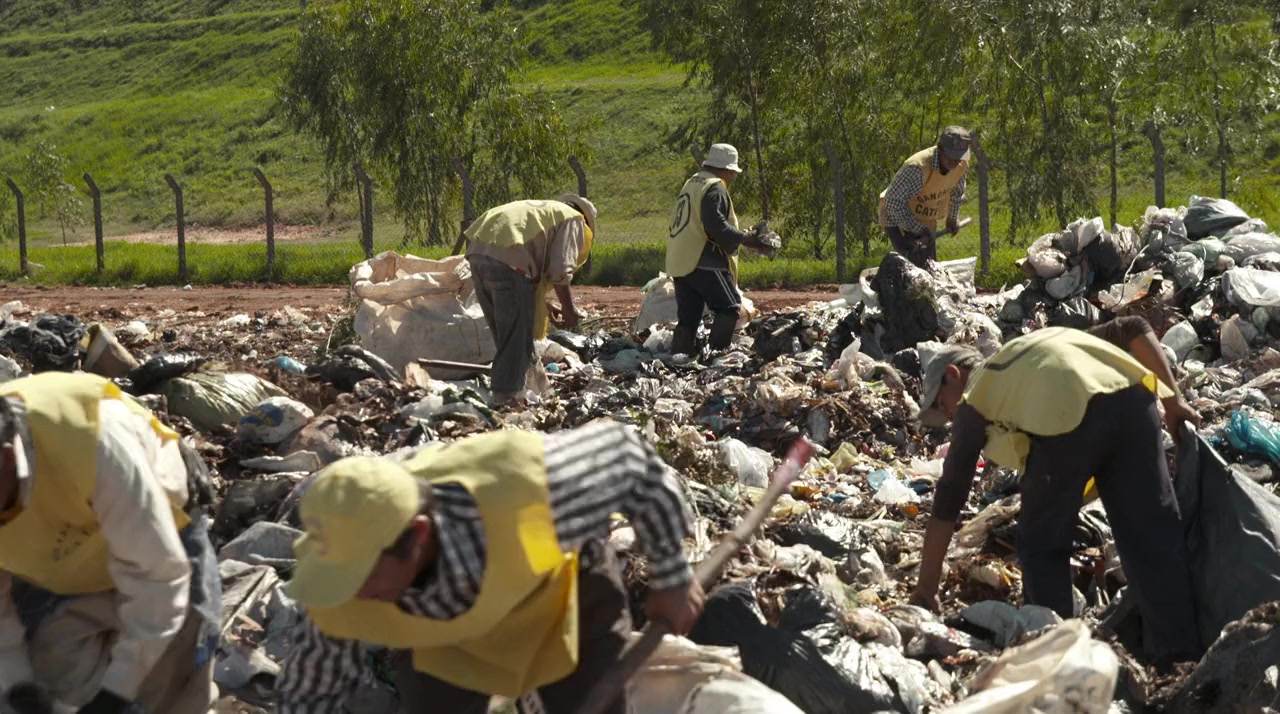 Landfill Harmonic screenshot 1