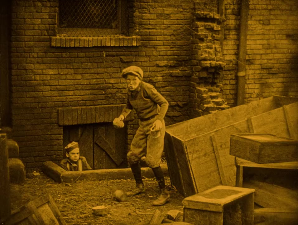 Little Annie Rooney screenshot 1