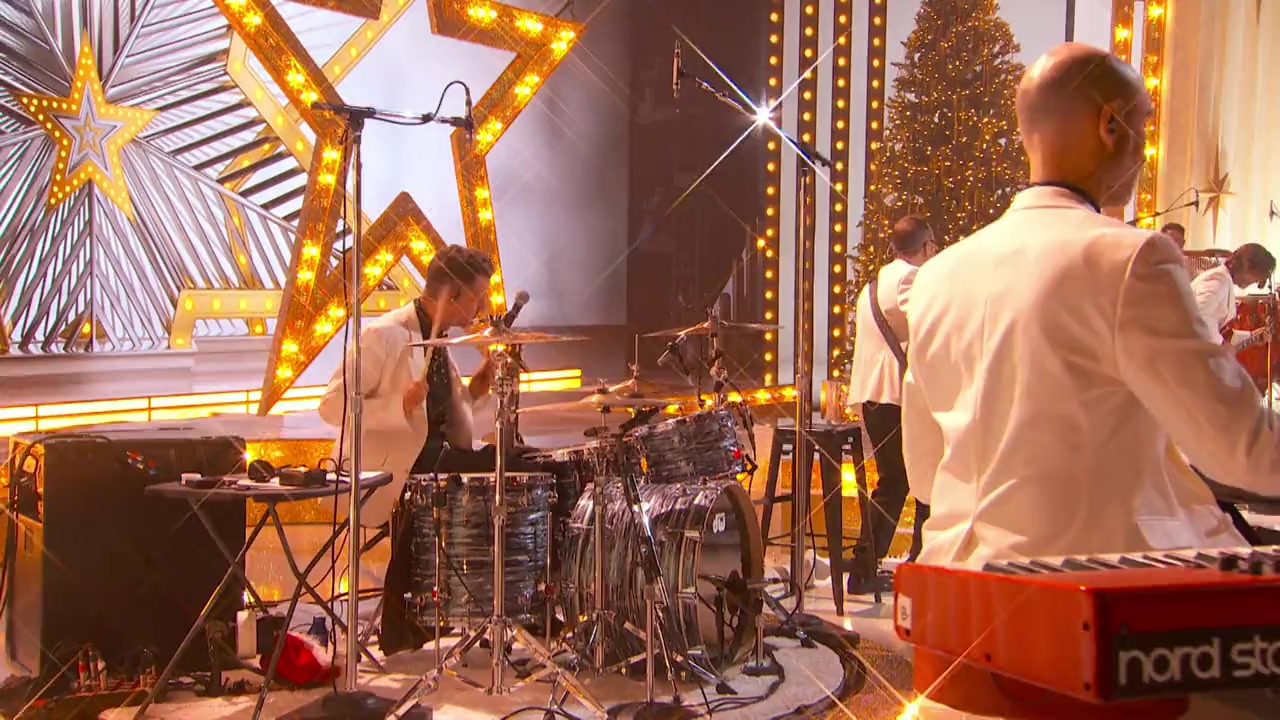 Little Big Town's Christmas at the Opry screenshot 3