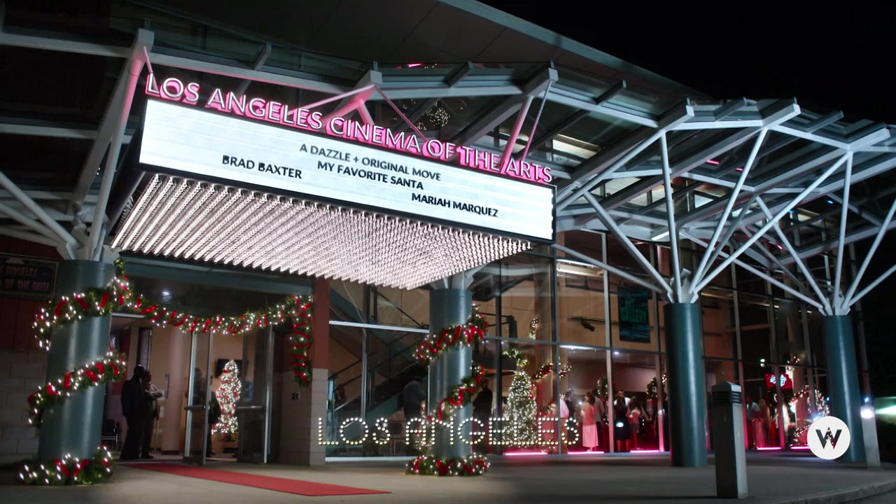 Lights, Camera, Christmas! screenshot 2