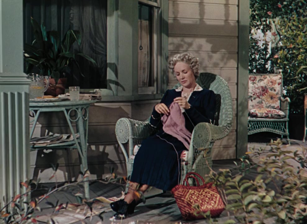 Mother Wore Tights screenshot 1