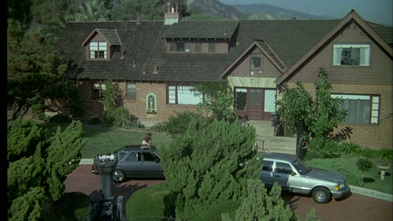 Mortuary screenshot 1