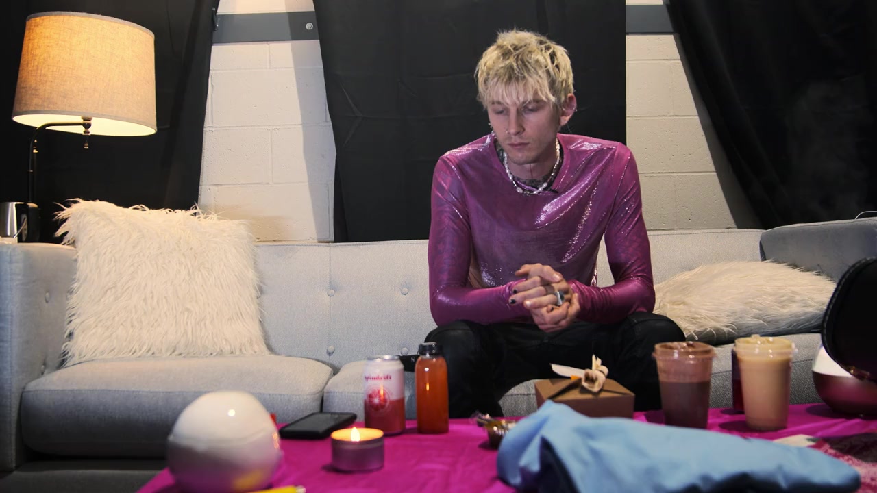 Machine Gun Kelly's Life in Pink screenshot 2
