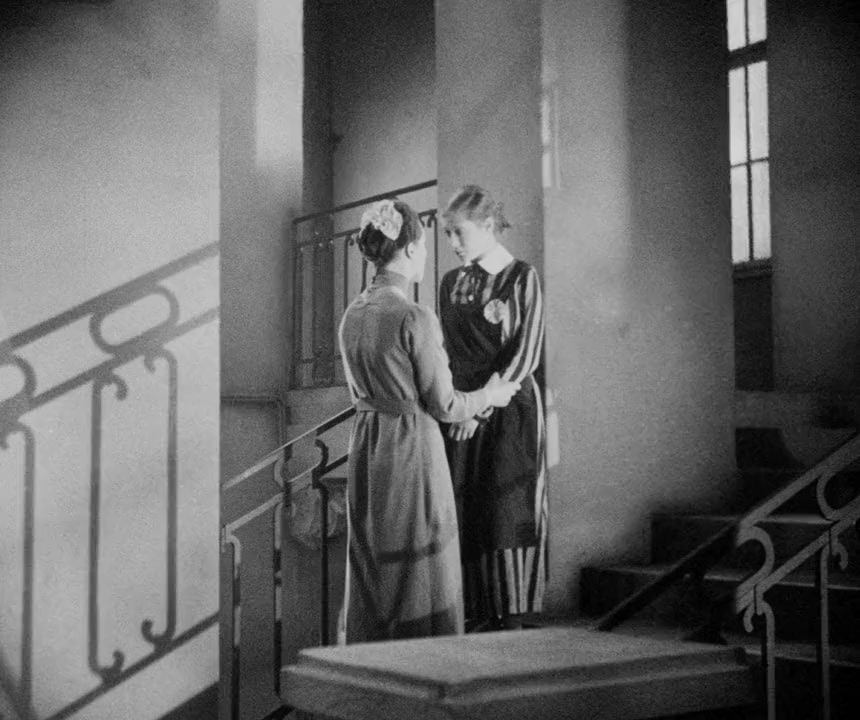 Mädchen in Uniform screenshot 3