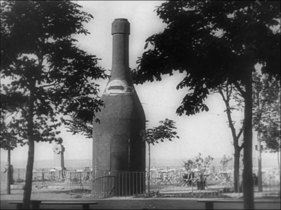 Chelovek s kino-apparatom screenshot 1