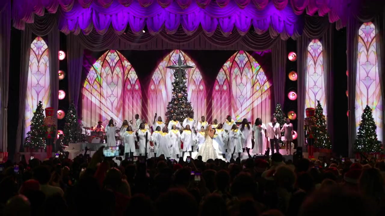 Mariah Carey: Merry Christmas to All! screenshot 2