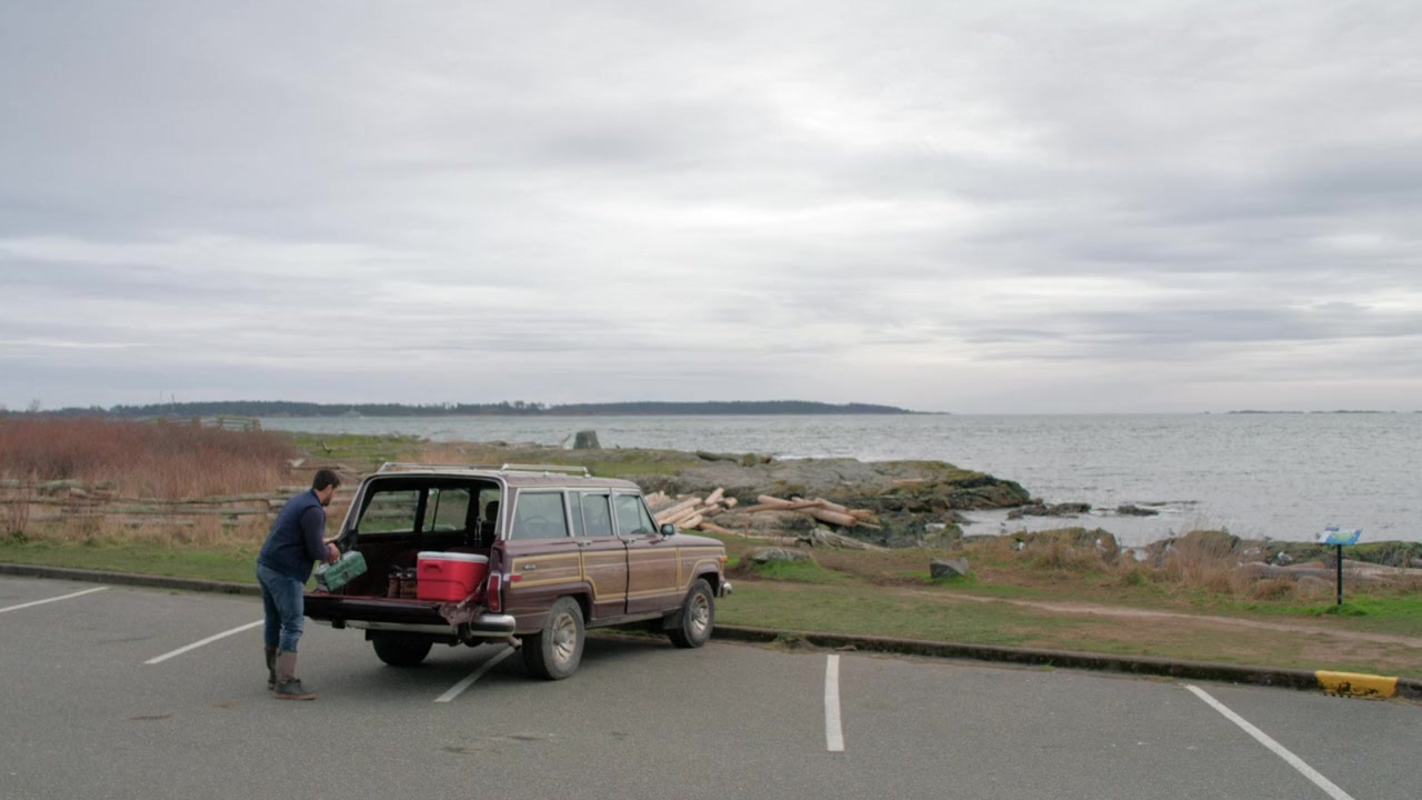 Poisoned in Paradise: A Martha's Vineyard Mystery screenshot 2