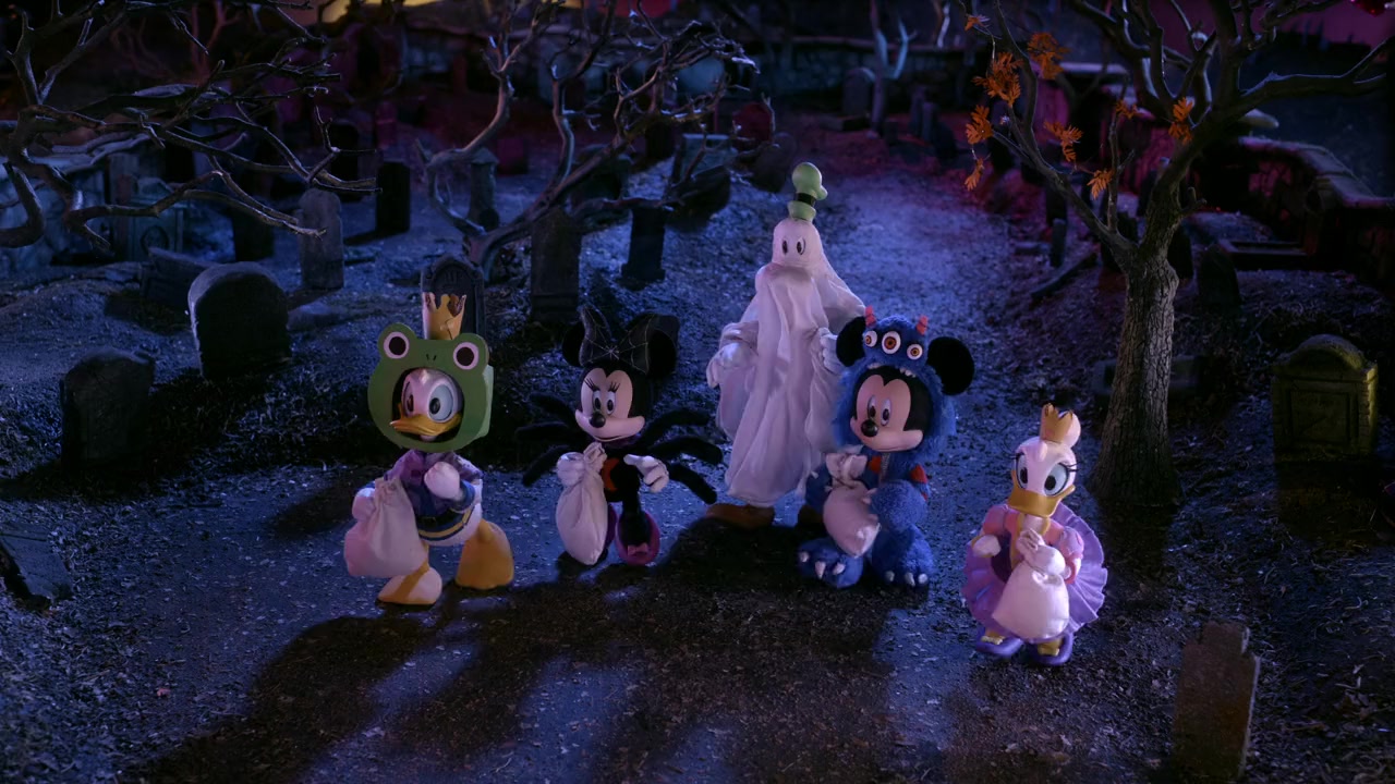 Mickey and Friends Trick or Treats screenshot 1