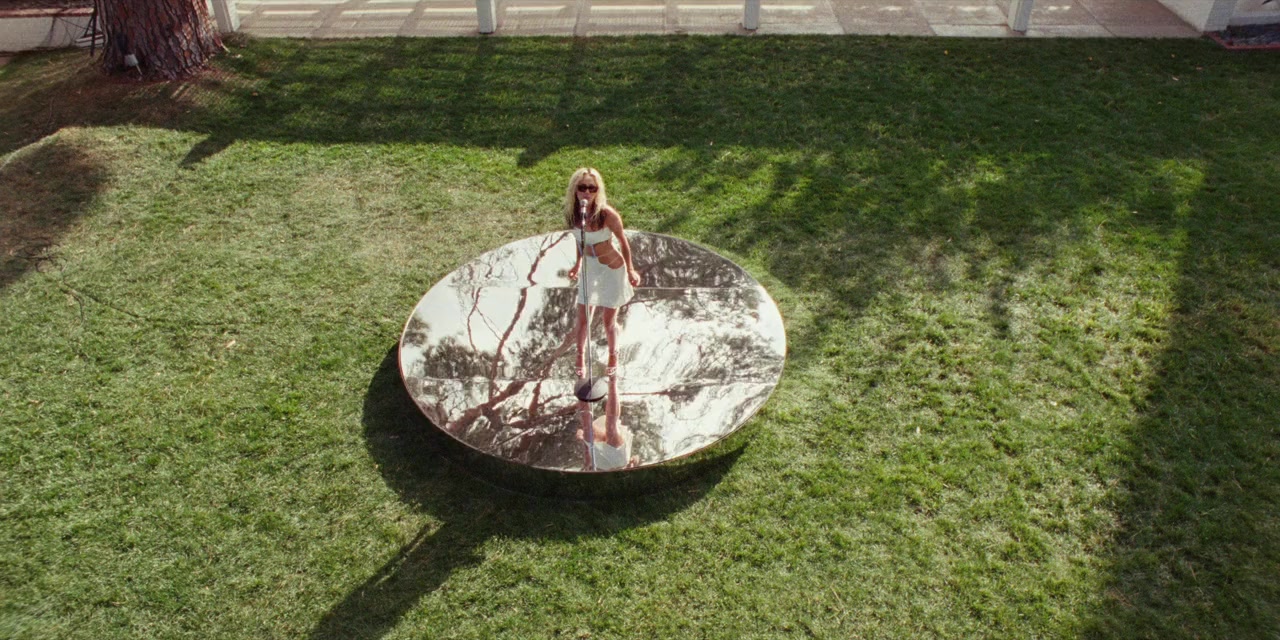 Miley Cyrus: Endless Summer Vacation (Backyard Sessions) screenshot 1