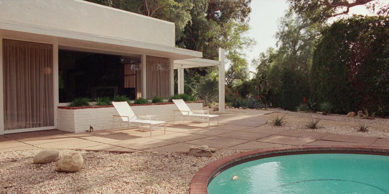 Miley Cyrus: Endless Summer Vacation (Backyard Sessions) screenshot 2