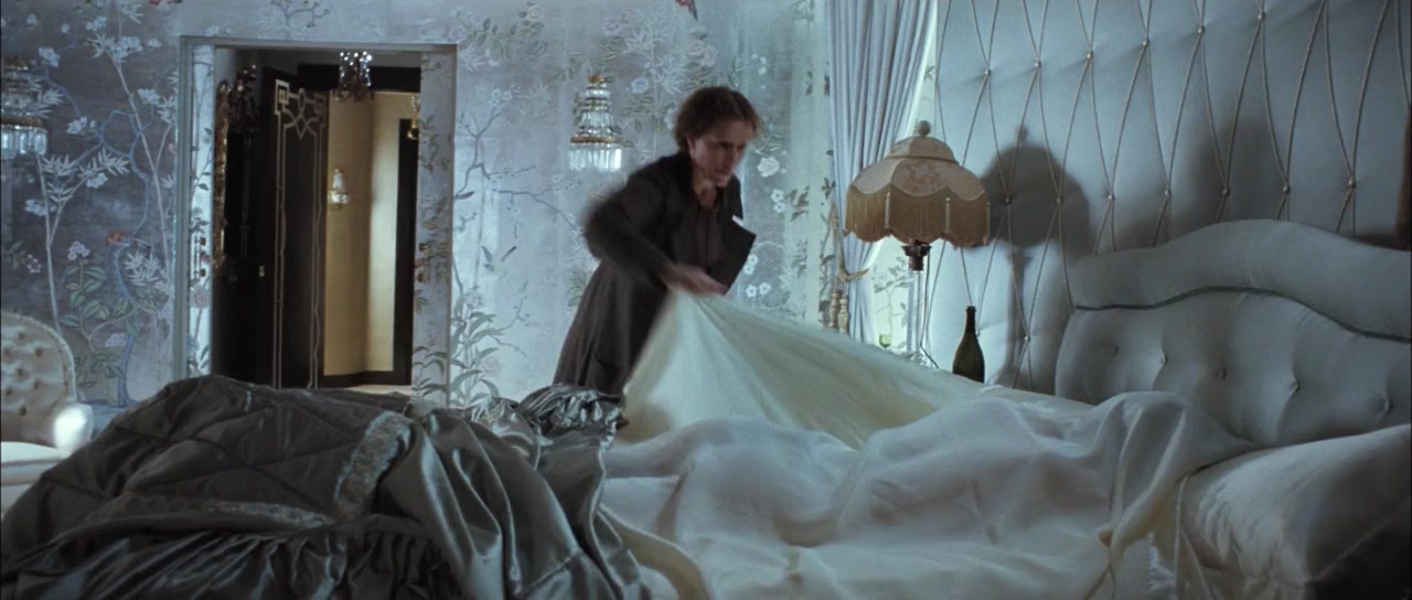Miss Pettigrew Lives for a Day screenshot 3