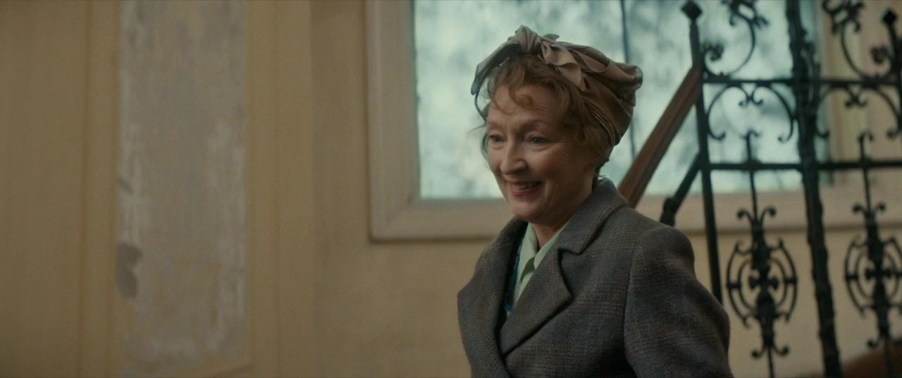 Mrs. Harris Goes to Paris screenshot 3