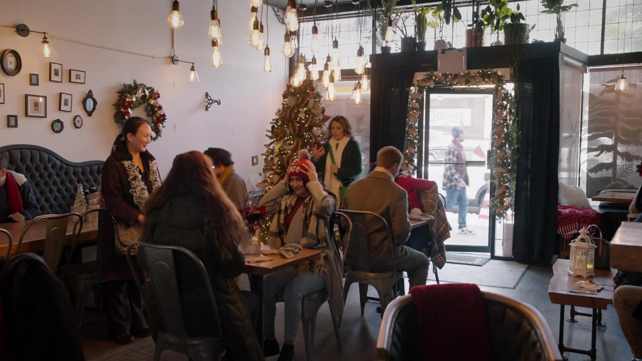 Ms. Christmas Comes to Town screenshot 2