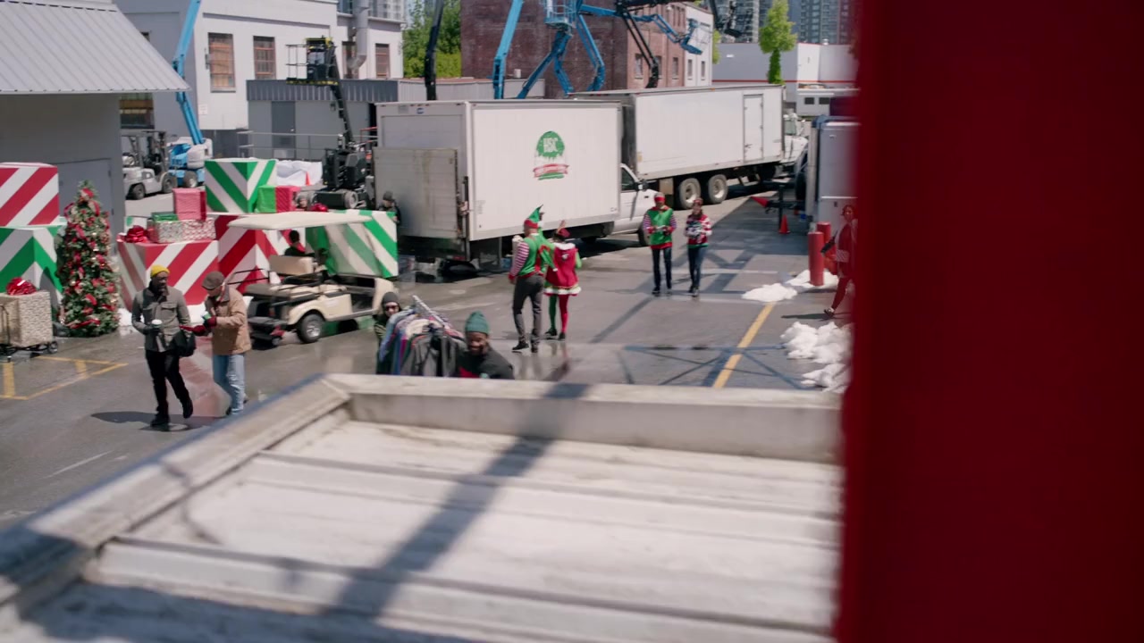 Ms. Christmas Comes to Town screenshot 3