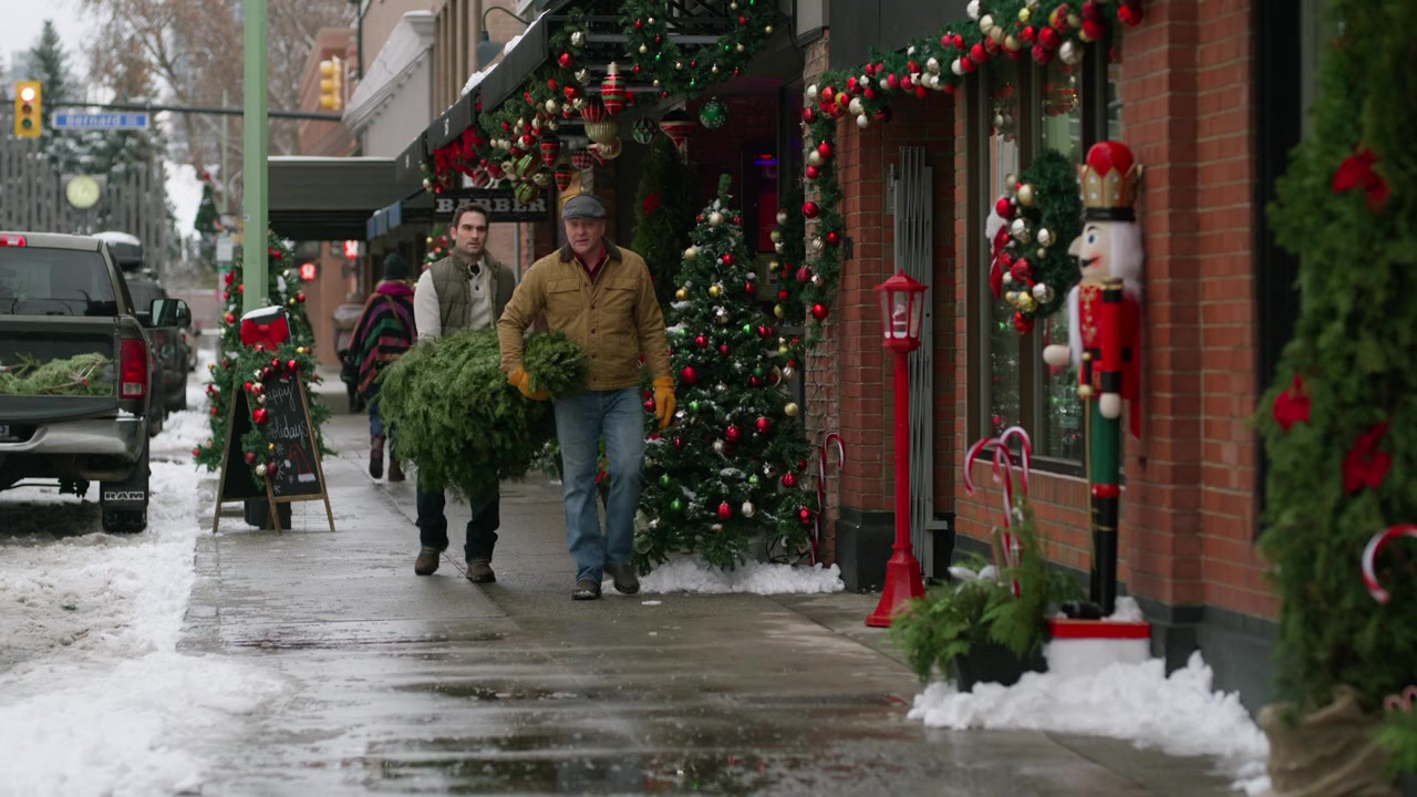 My Favorite Christmas Tree screenshot 2