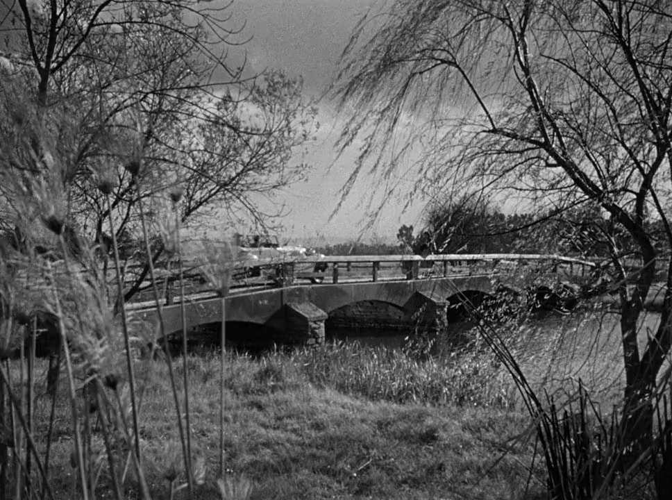 So Dark the Night screenshot 1